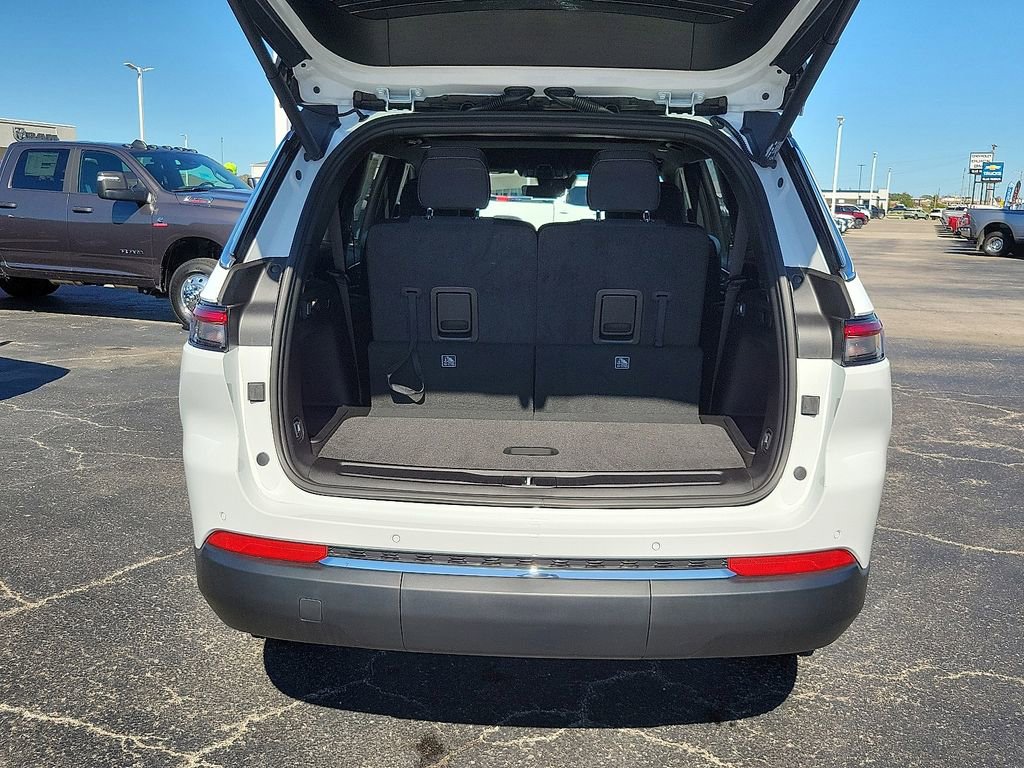 New 2025 Jeep Grand Cherokee L Laredo image 8