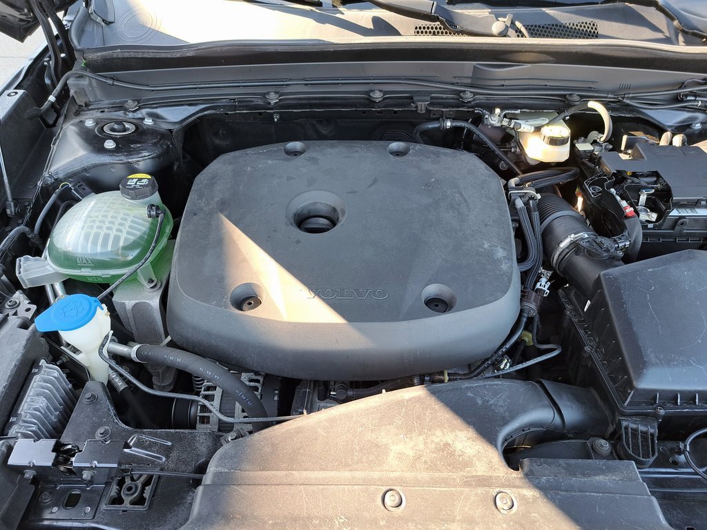 Used 2020 Volvo XC40 T5 R-Design w/ Protection Package Premier image 26