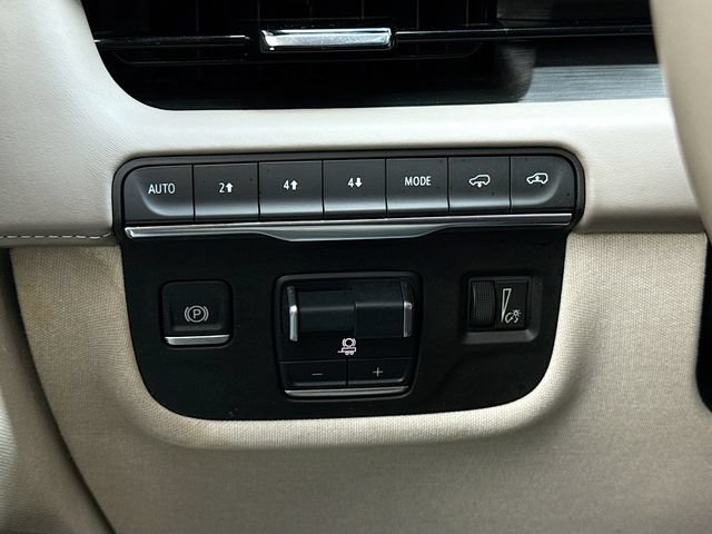 Used 2024 Cadillac Escalade Sport Platinum w/ LPO, ONYX Package AWD/4WD image 33