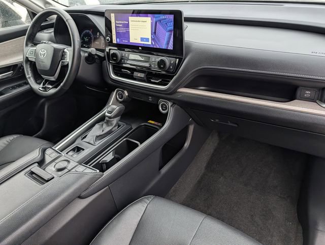 Used 2024 Toyota Grand Highlander AWD image 35