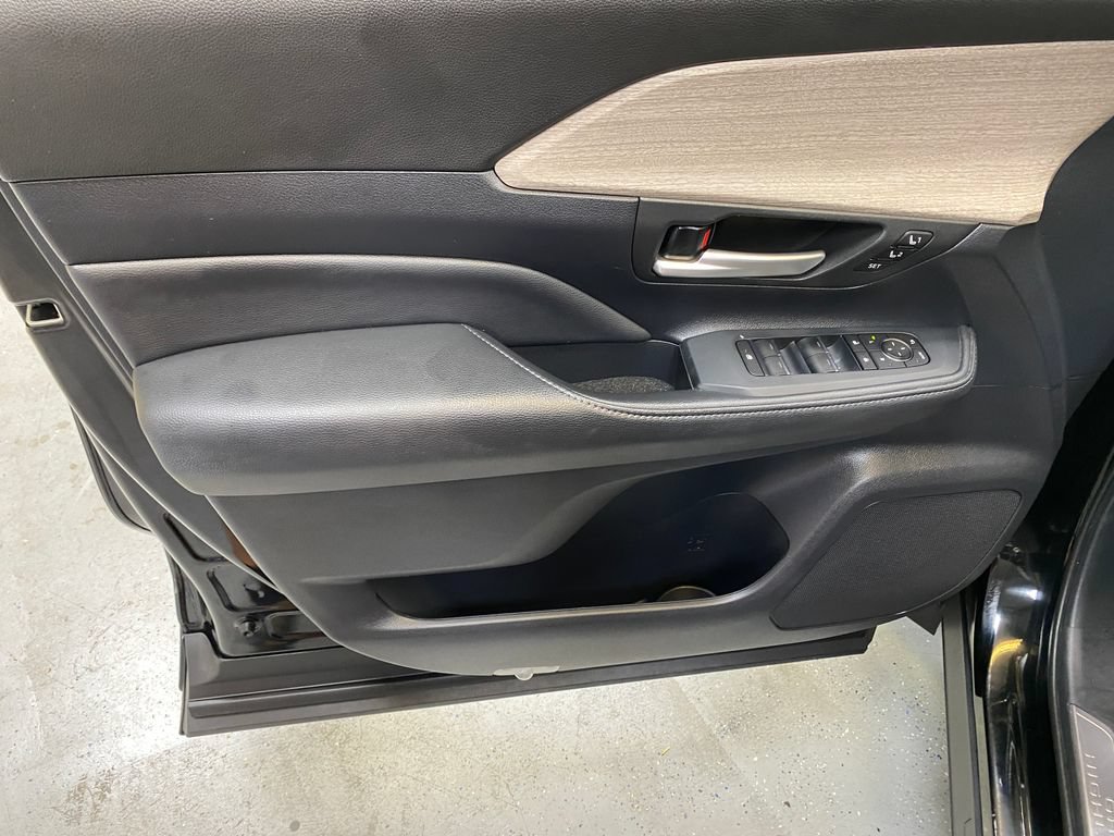 Used 2025 Toyota Grand Highlander FWD image 19