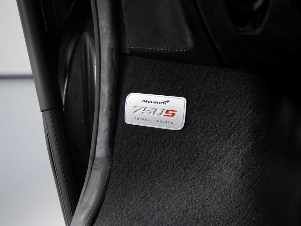 Used 2024 McLaren 750S Spider RWD image 22
