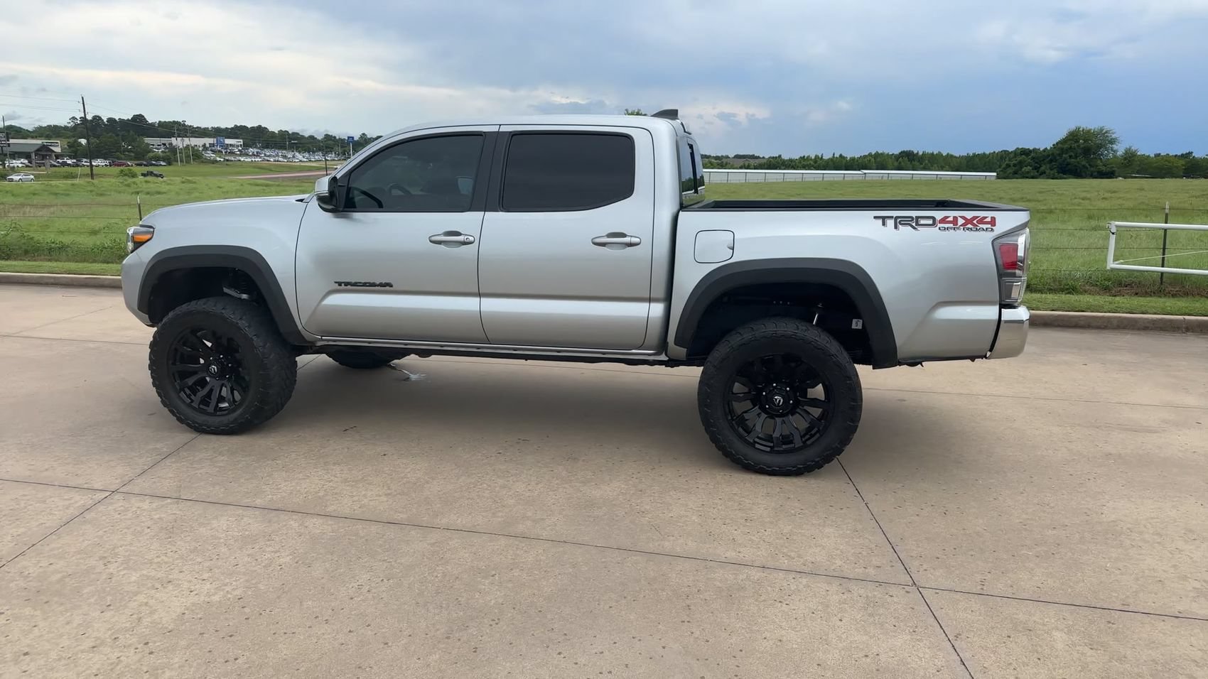Used 2022 Toyota Tacoma TRD Off-Road AWD/4WD image 6