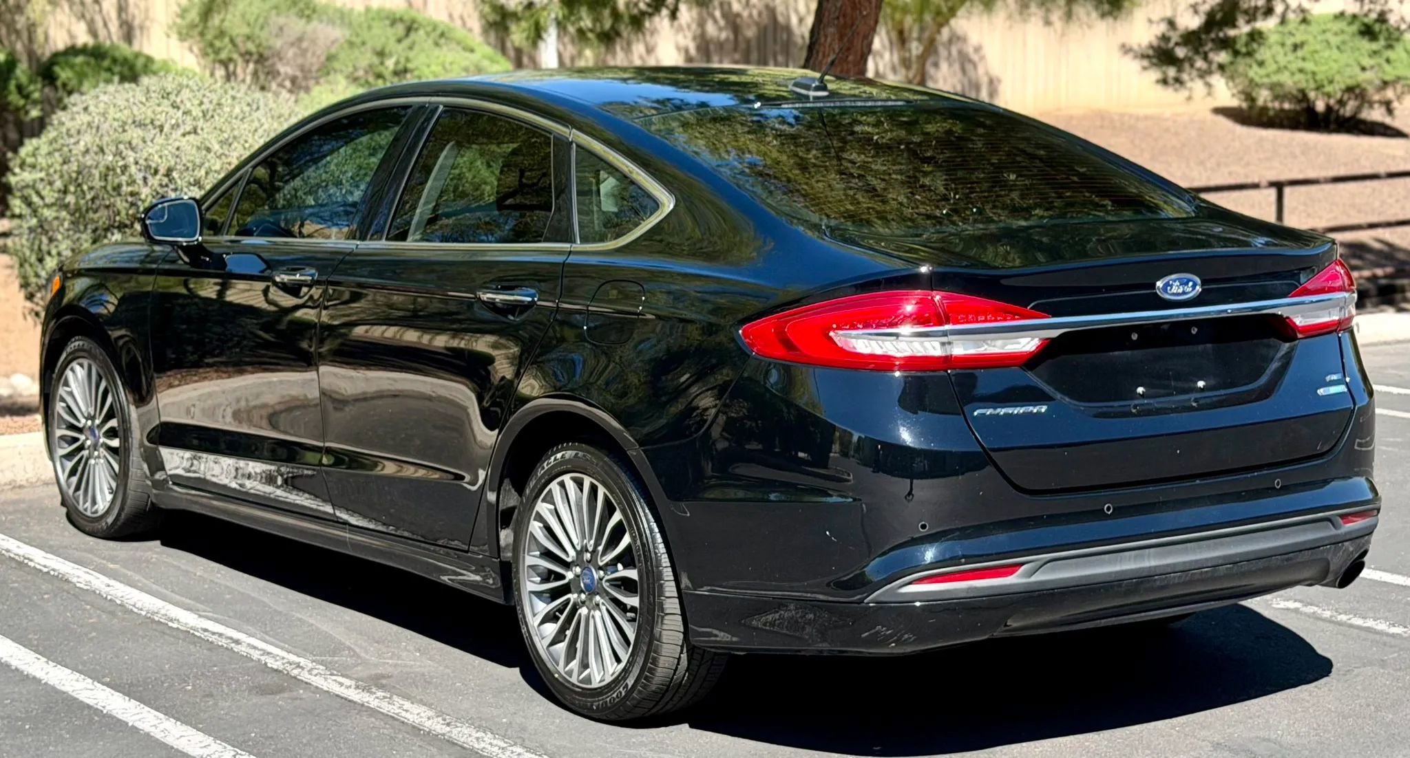 Used 2017 Ford Fusion SE w/ Fusion SE Technology Package image 6