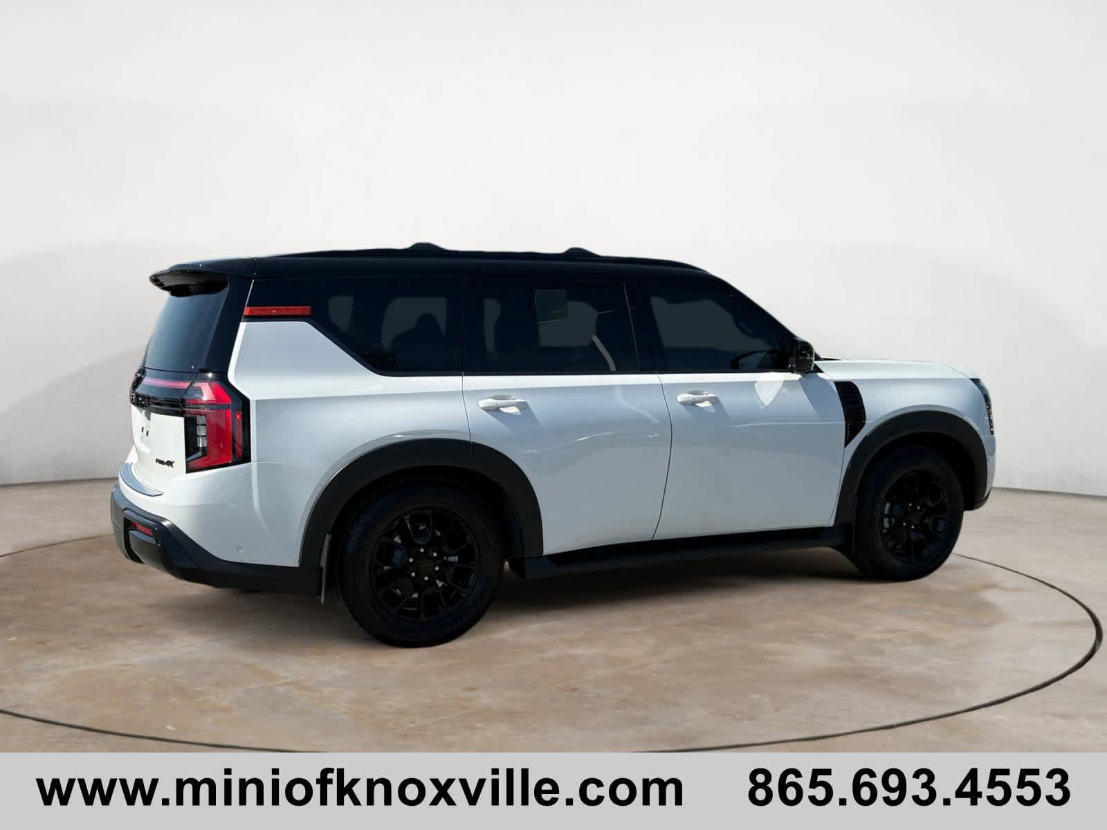 Used 2025 Nissan Armada PRO-4X AWD/4WD image 3