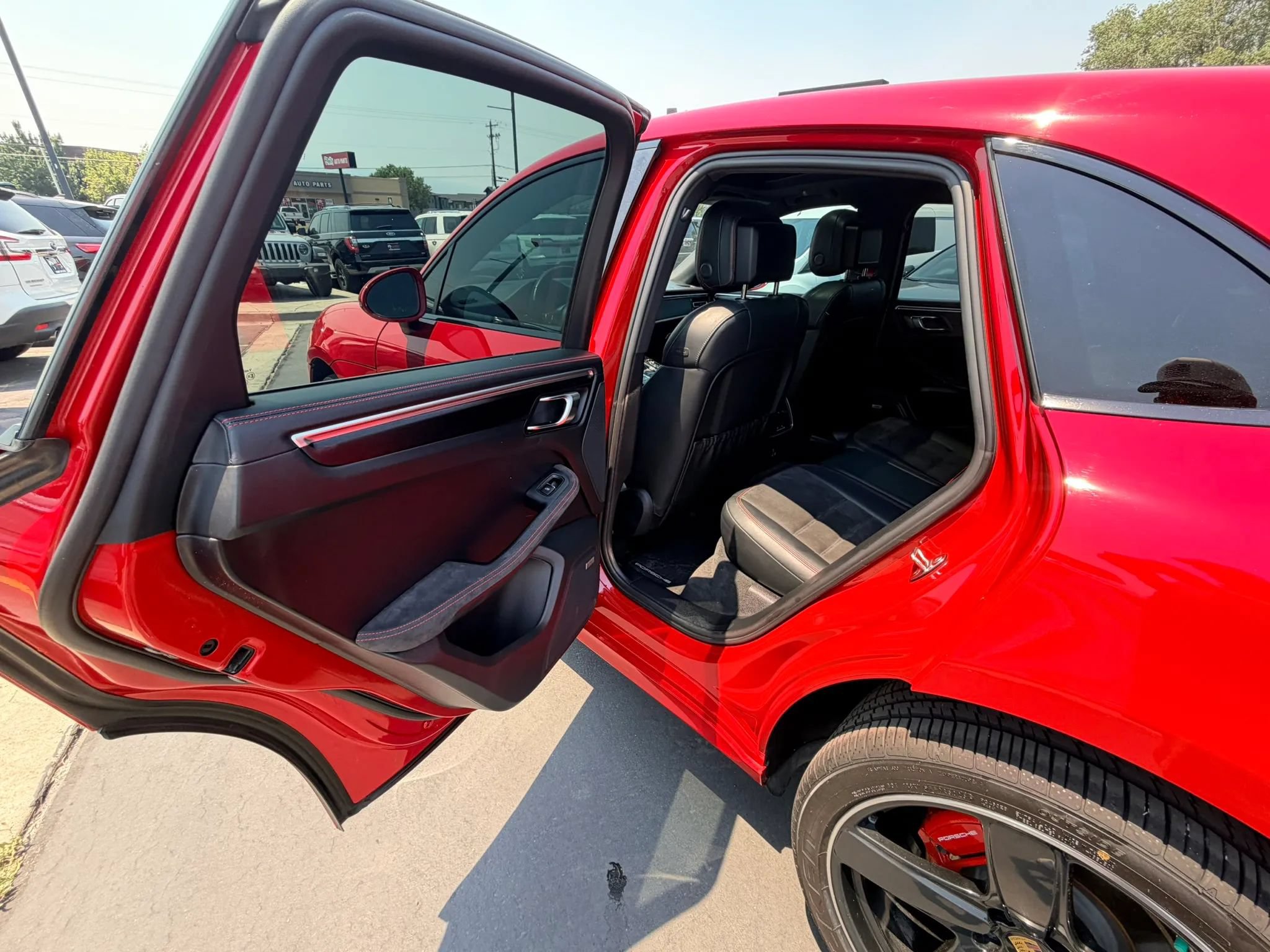 Used 2020 Porsche Macan GTS w/ Sport Chrono Package AWD/4WD image 19
