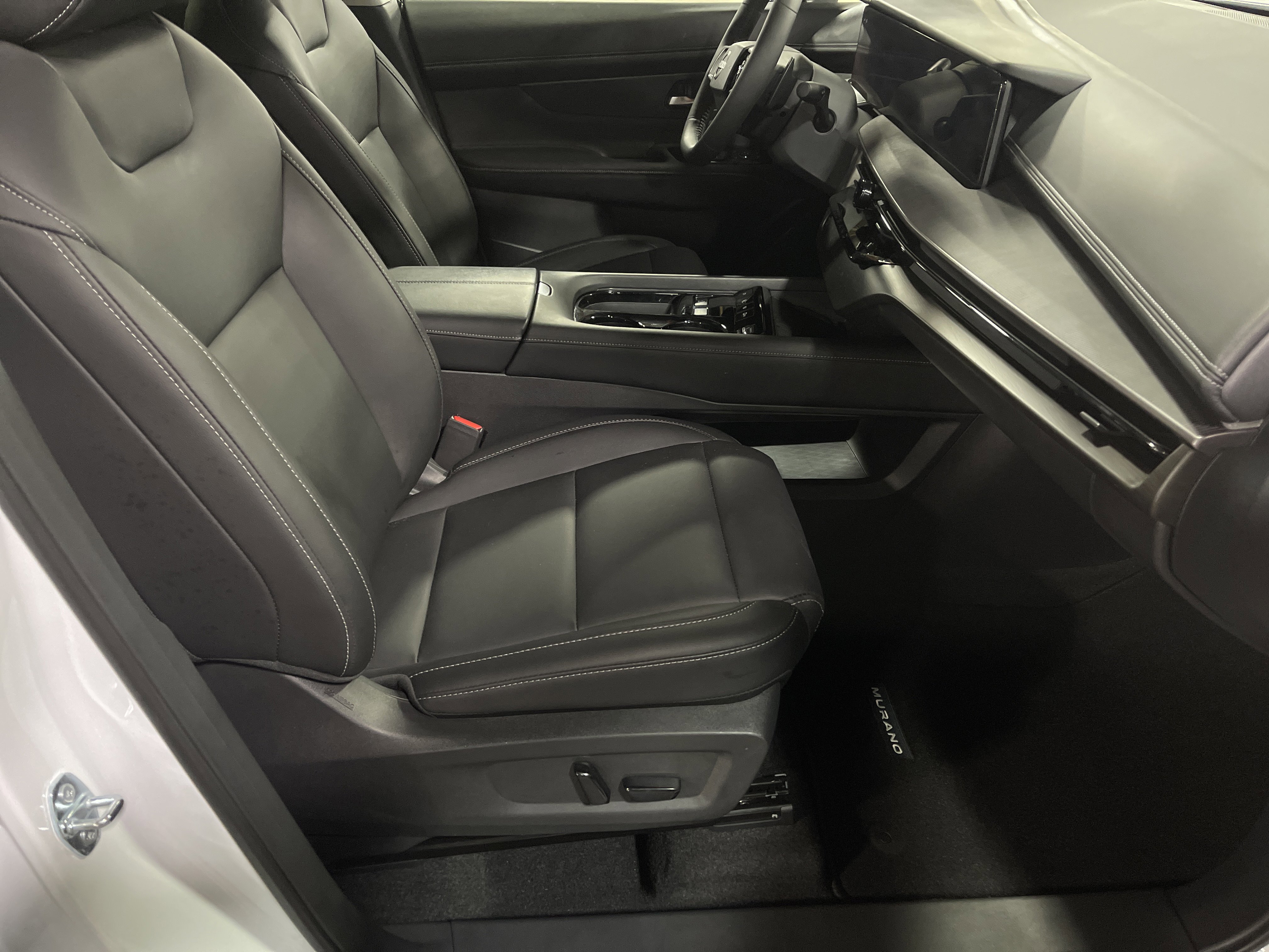 Used 2025 Nissan Murano SV image 13