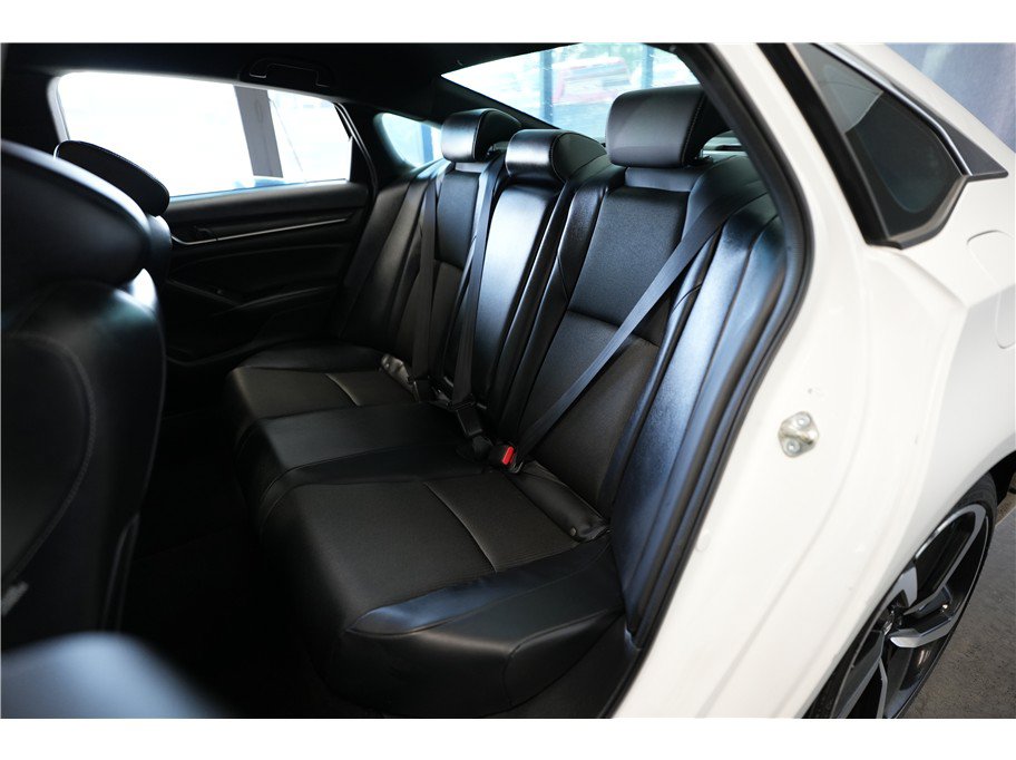 Used 2018 Honda Accord Sport image 12