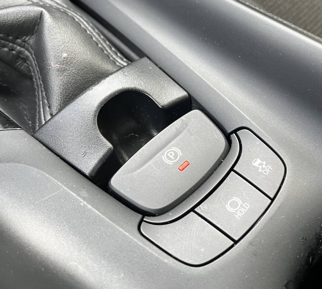 Used 2019 Toyota C-HR LE FWD image 17