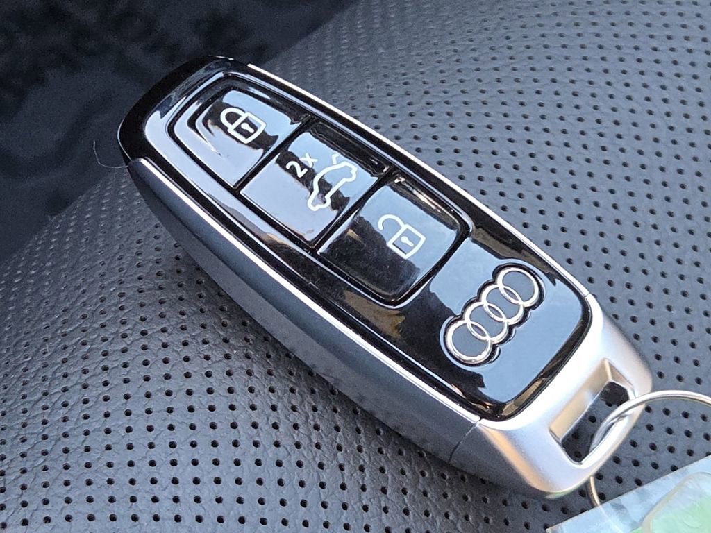 Used 2025 Audi Q8 Prestige image 38