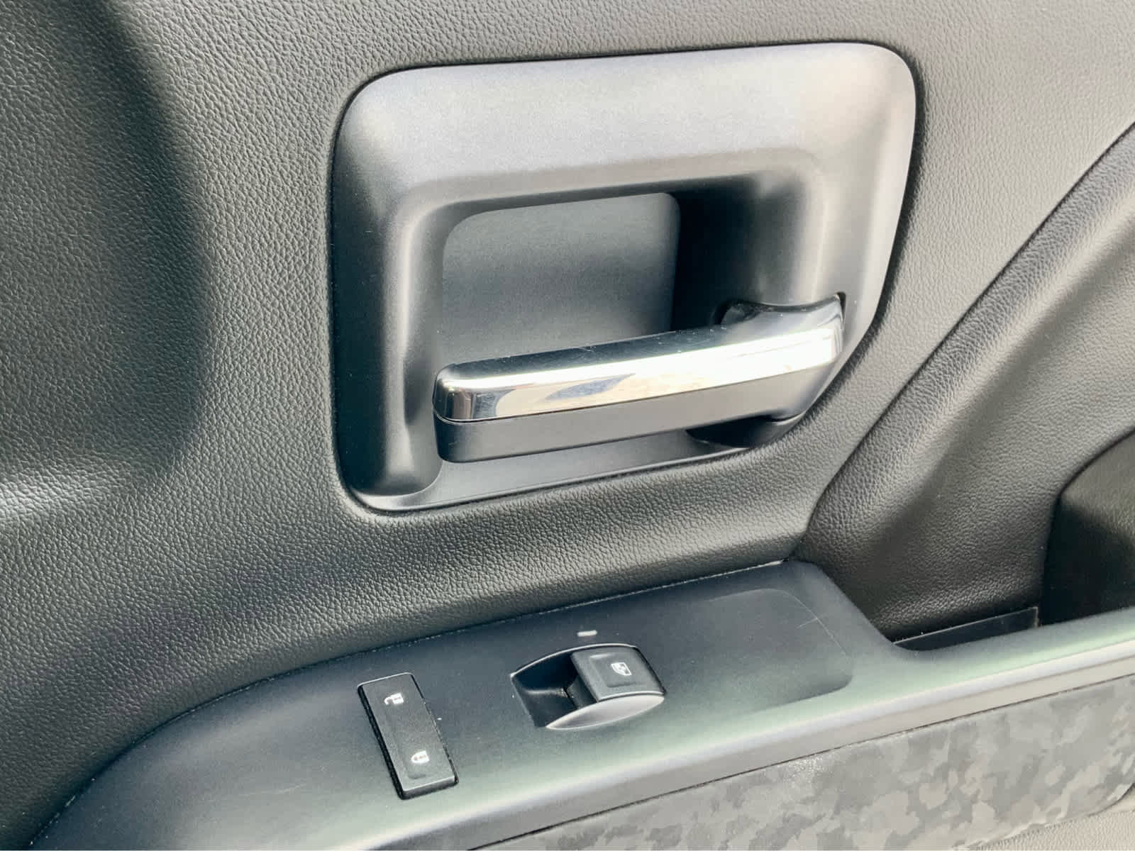 Used 2018 Chevrolet Silverado 1500 High Country image 42