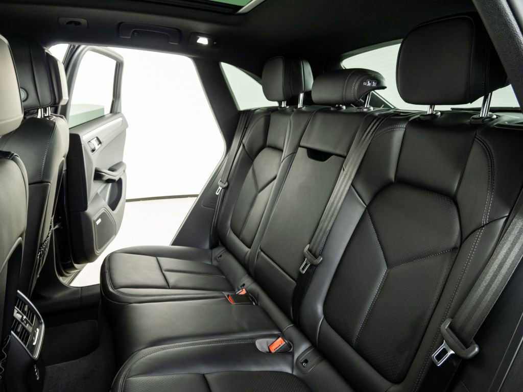 New 2026 Porsche Macan image 22