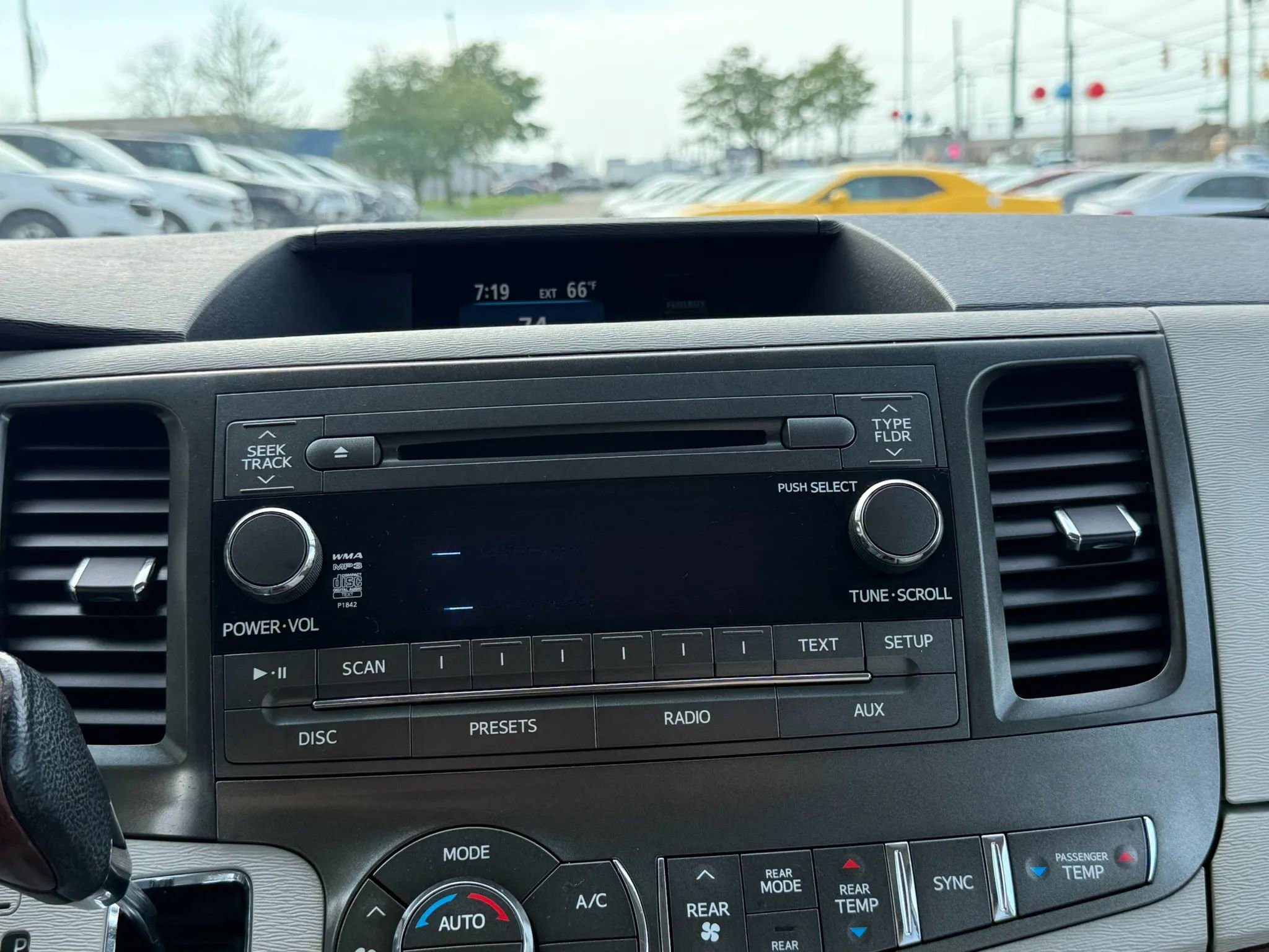 Used 2012 Toyota Sienna XLE FWD image 34