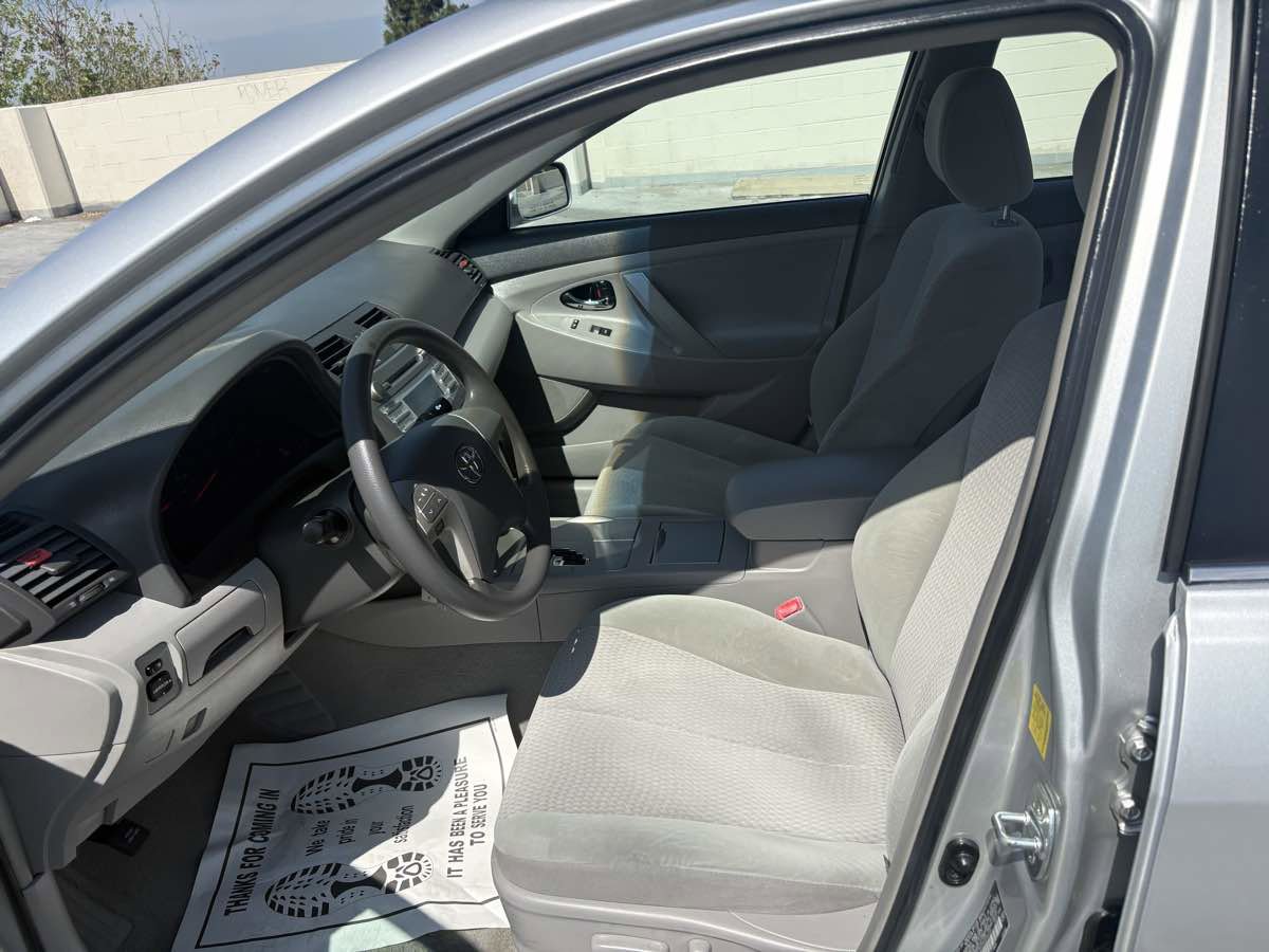 Used 2011 Toyota Camry LE image 16