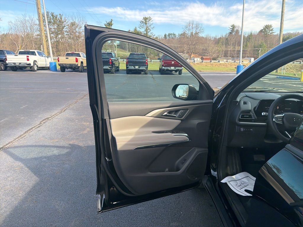 New 2026 Chevrolet Traverse LT w/ Midnight/Sport Edition image 32