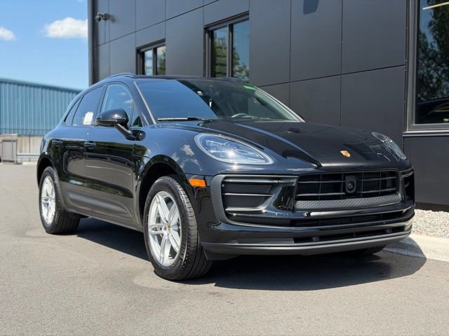 Used 2025 Porsche Macan AWD/4WD image 11
