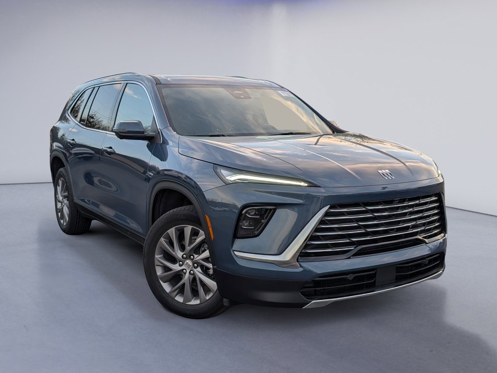 Used 2025 Buick Enclave Preferred image 2