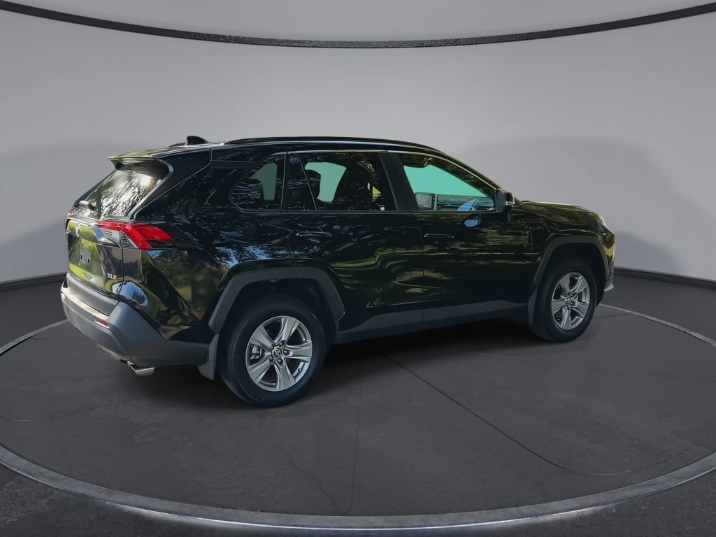 Used 2025 Toyota RAV4 XLE w/ Convenience Package FWD image 8