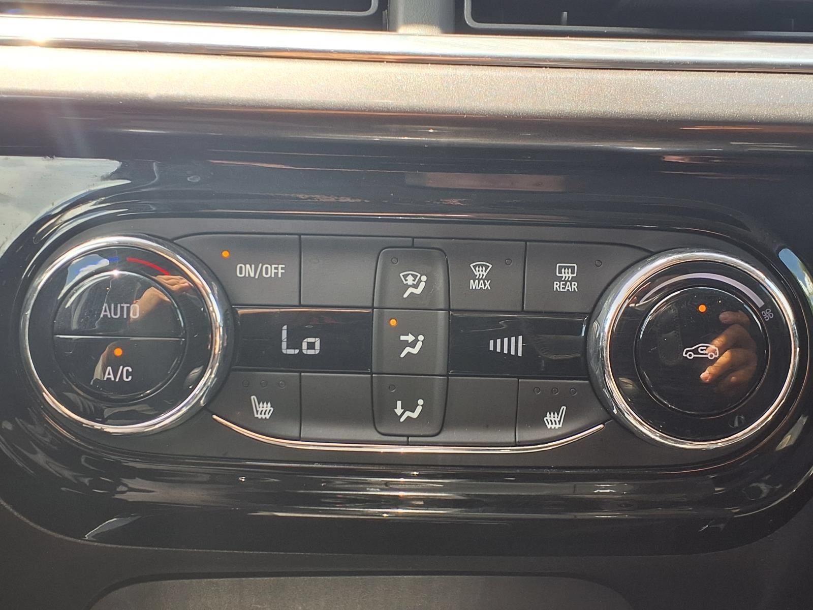 Used 2025 Chevrolet Trax ACTIV w/ Sunroof Package FWD image 9