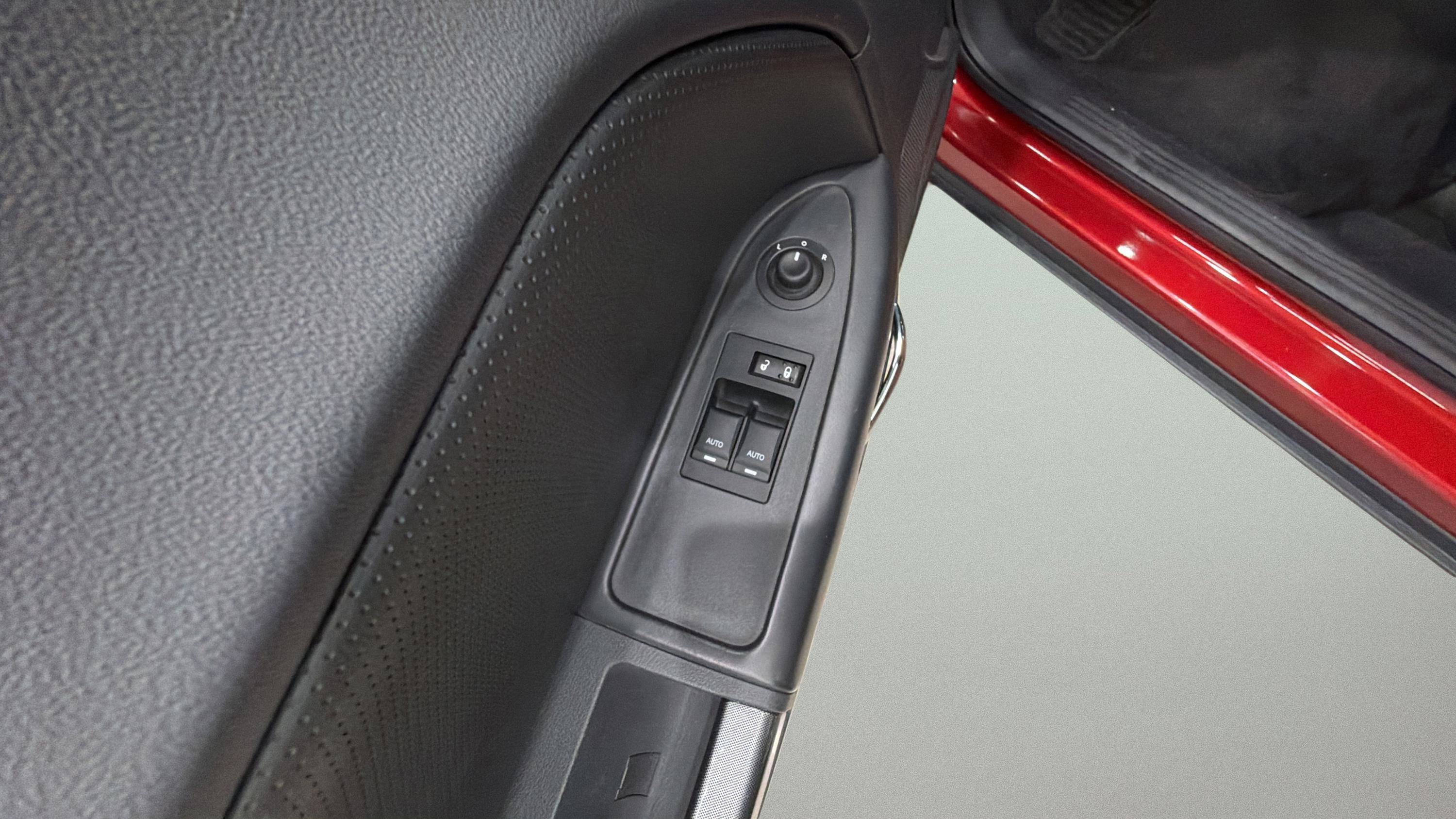 Used 2010 Dodge Challenger R/T RWD image 10