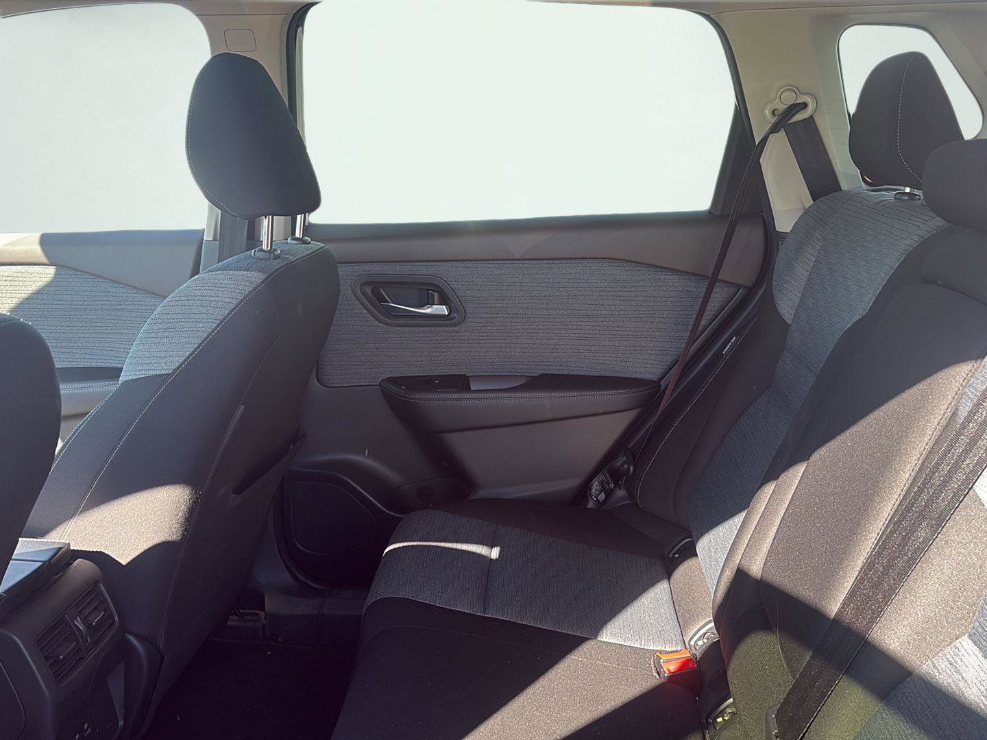 Used 2023 Nissan Rogue SV image 20