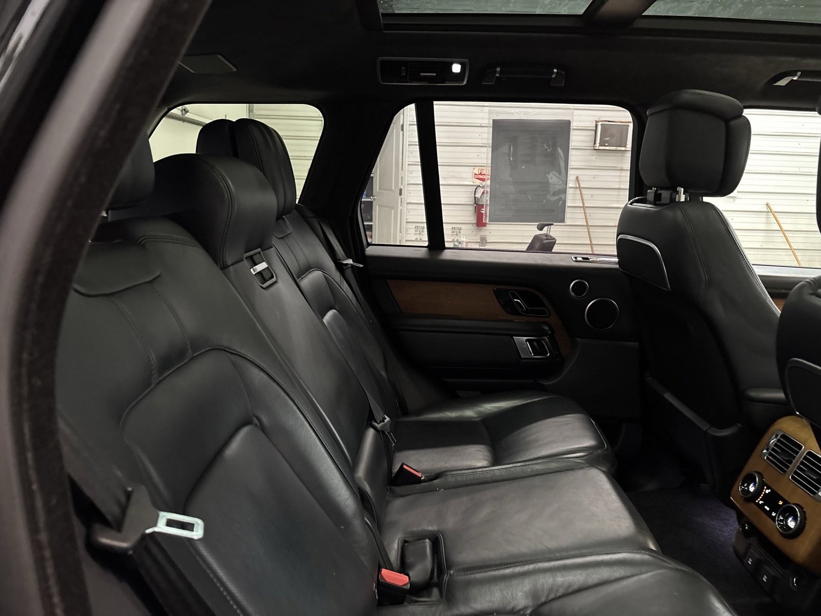 Used 2018 Land Rover Range Rover Autobiography image 31