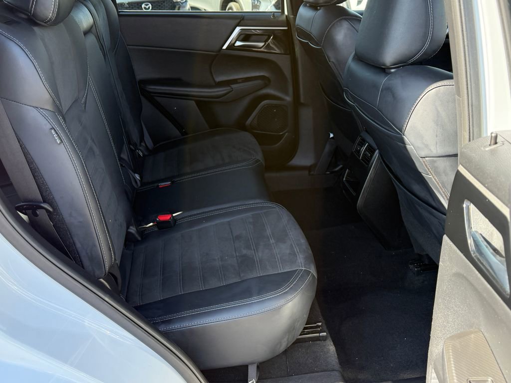 Used 2024 Mitsubishi Outlander SE image 12