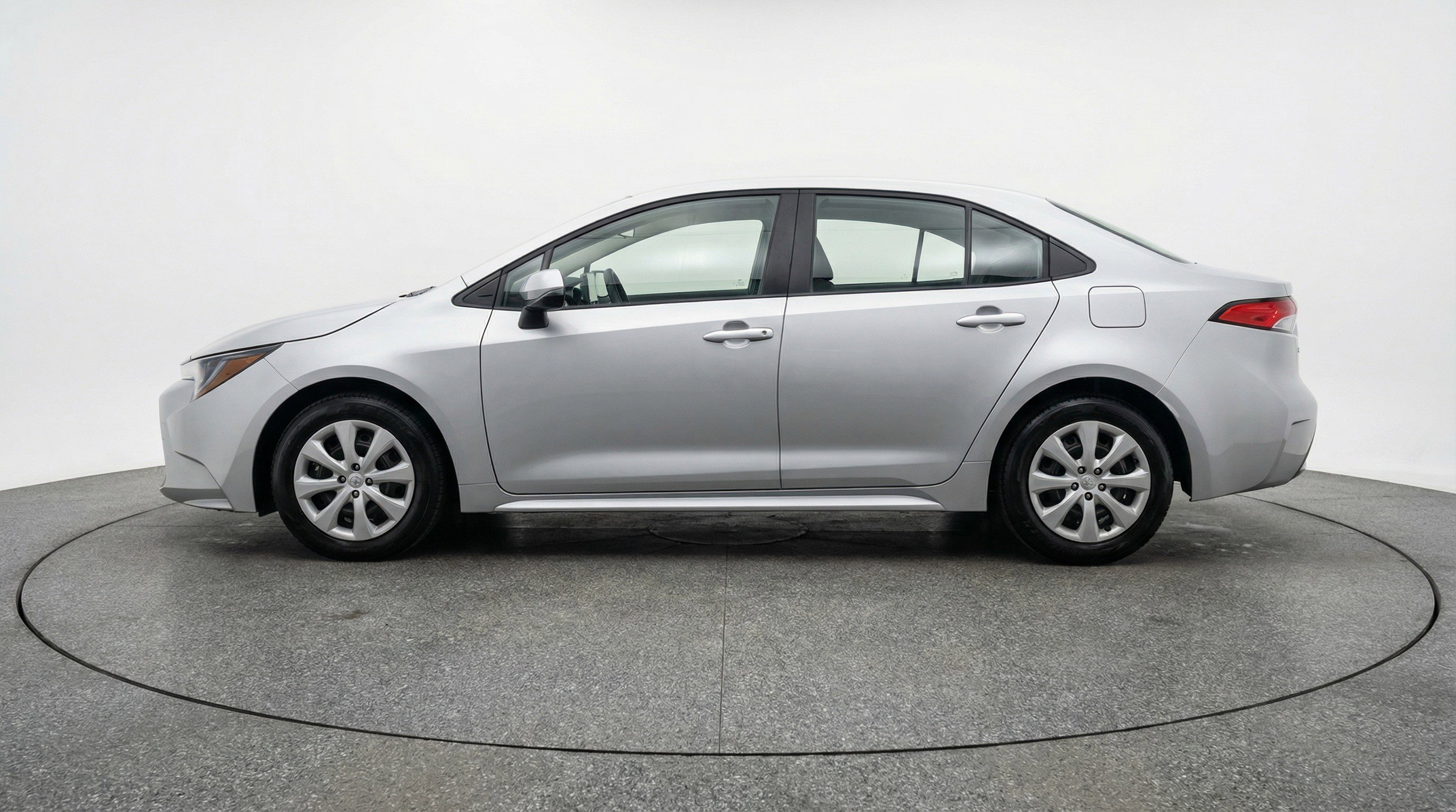 Used 2025 Toyota Corolla LE image 5