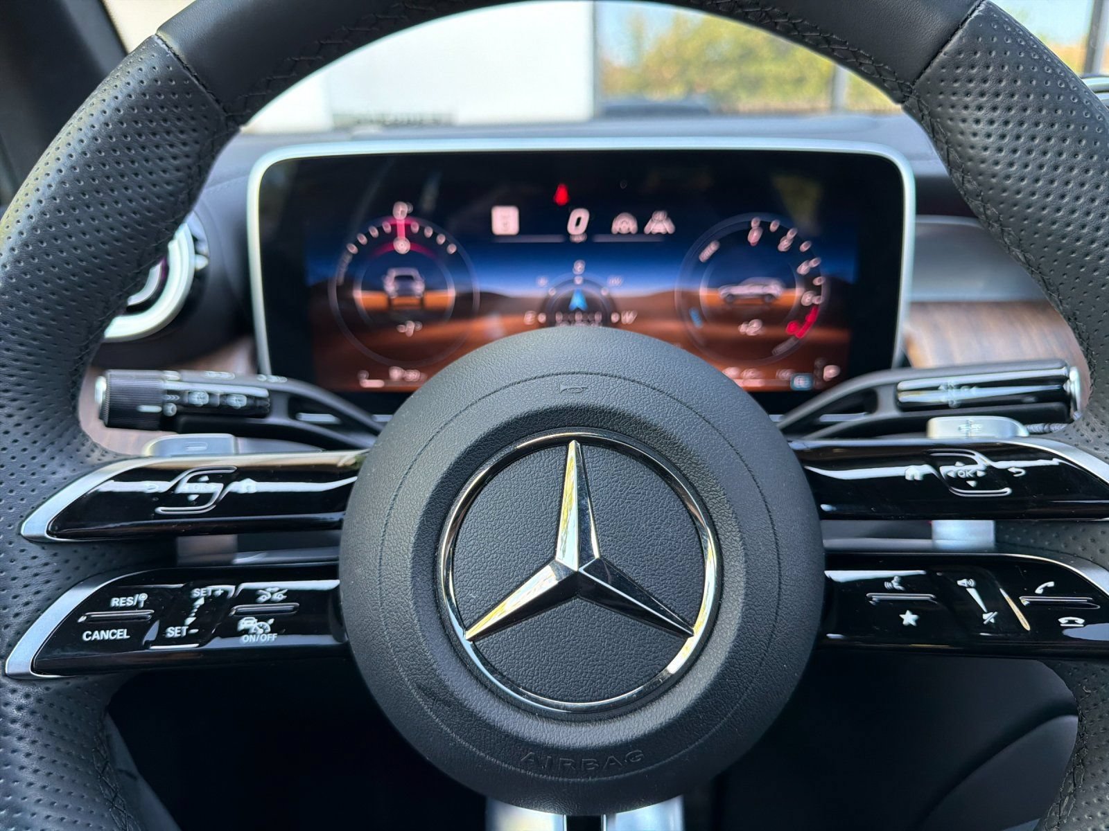 Used 2025 Mercedes-Benz GLC 350e 4MATIC image 23