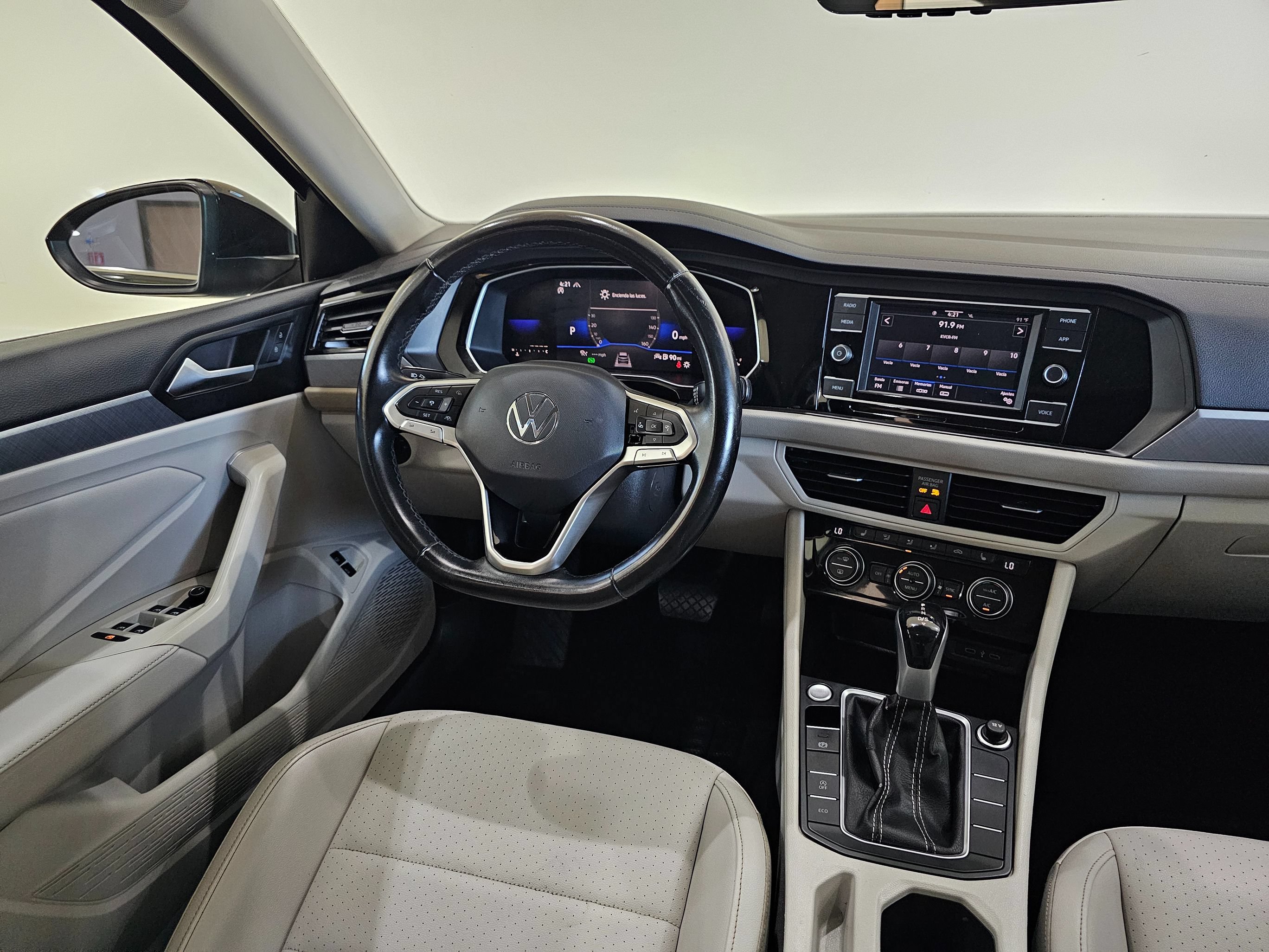 Used 2022 Volkswagen Jetta SE w/ Panoramic Sunroof Package FWD image 24