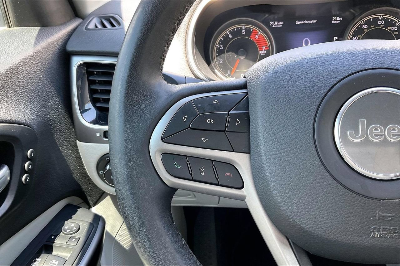 Certified 2022 Jeep Cherokee Limited w/ Elite Package AWD/4WD image 30