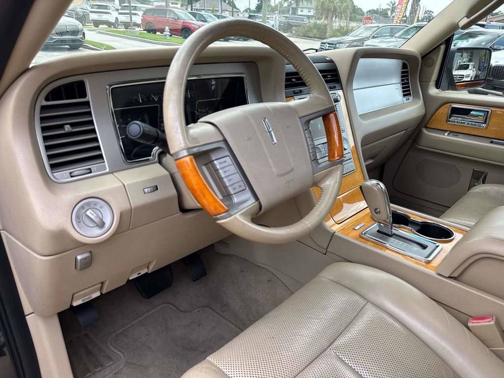 Used 2010 Lincoln Navigator 2WD image 18
