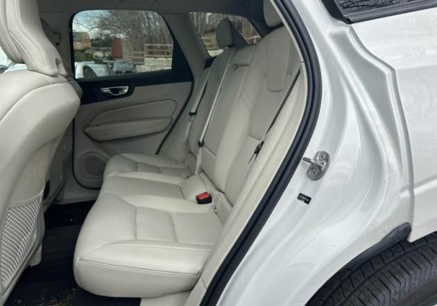 Used 2023 Volvo XC60 B5 Plus w/ Climate Package AWD/4WD image 6