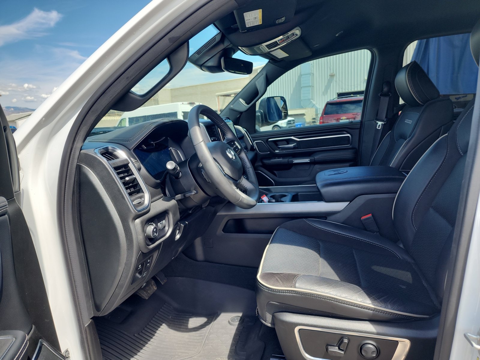Used 2024 RAM 1500 Laramie AWD/4WD image 12