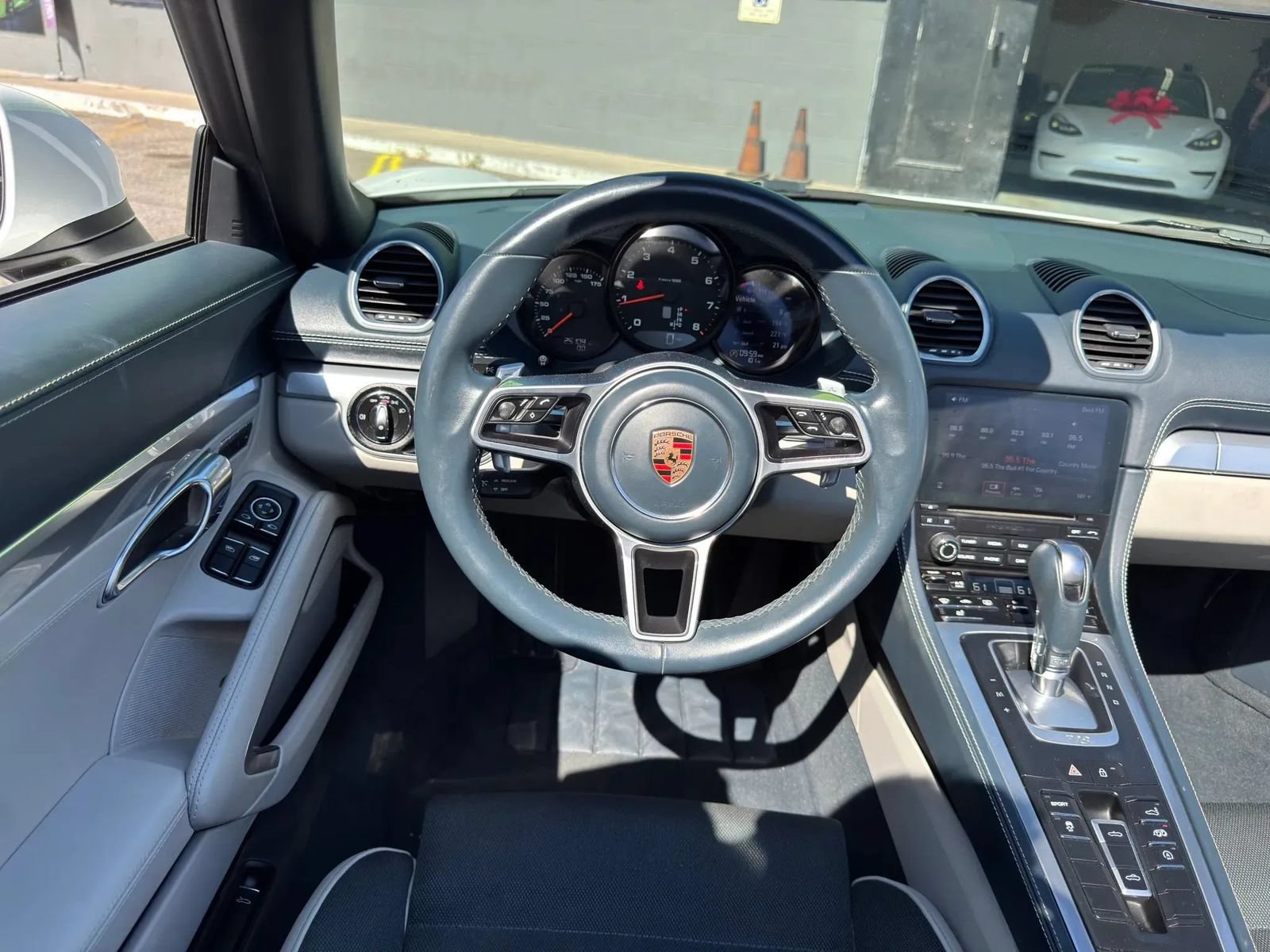 Used 2020 Porsche 718 Boxster RWD image 19