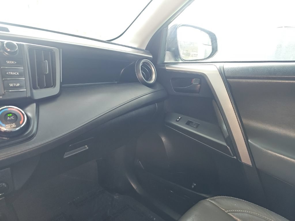 Used 2017 Toyota RAV4 LE FWD image 24