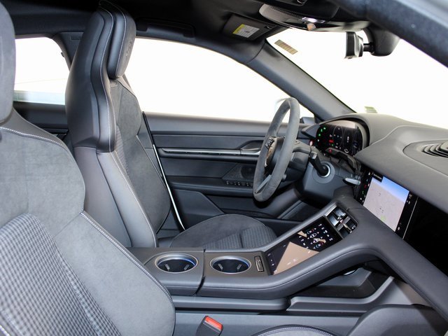 New 2025 Porsche Taycan image 30