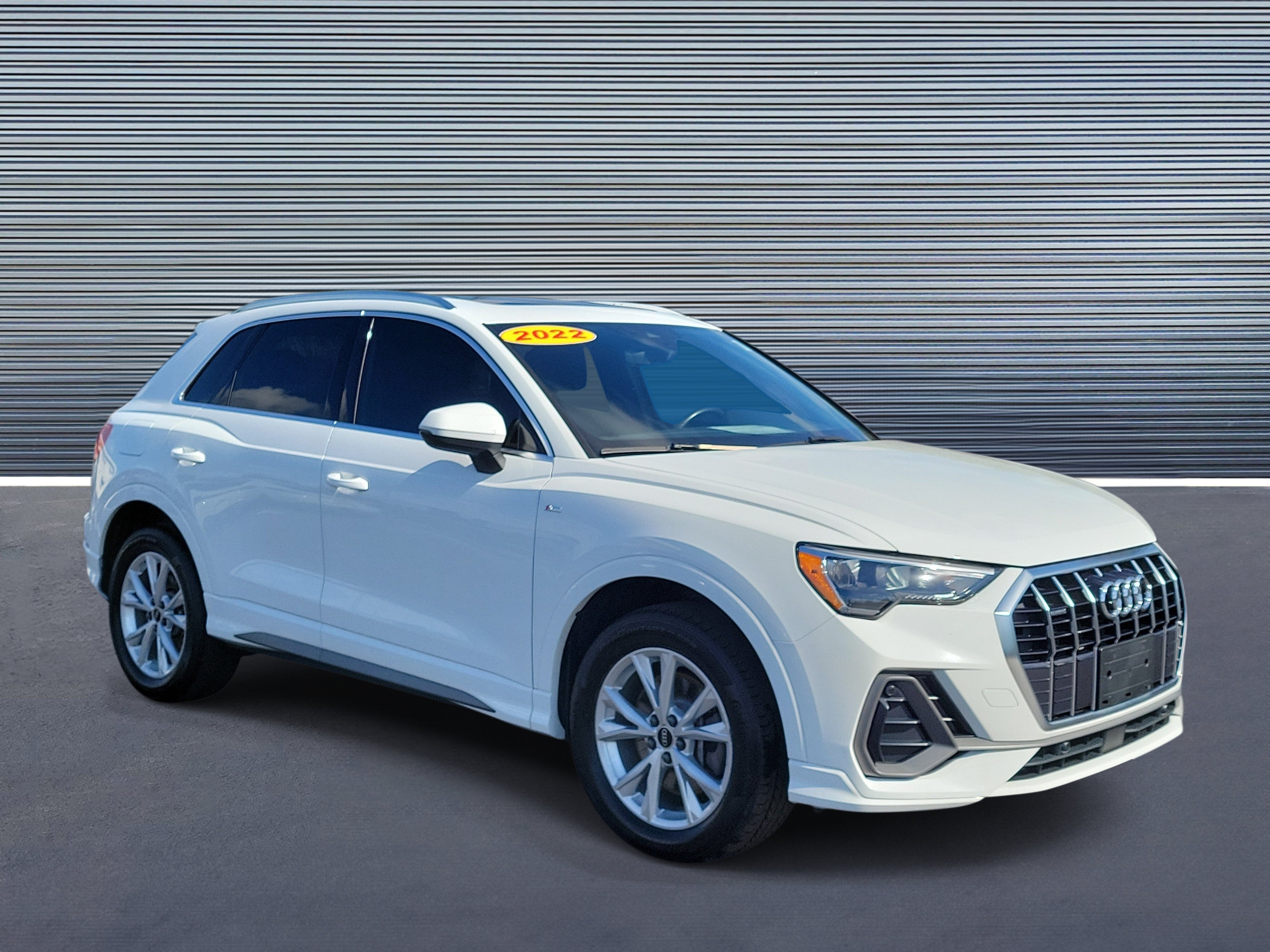 Used 2022 Audi Q3 2.0T Premium w/ Convenience Package AWD/4WD image 2