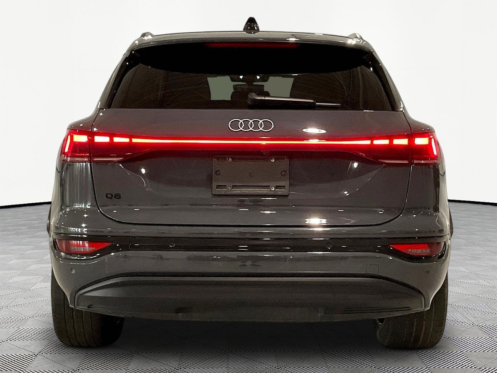 Used 2025 Audi Q6 e-tron Premium Plus AWD/4WD image 5