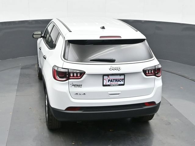 Used 2025 Jeep Compass Sport image 28