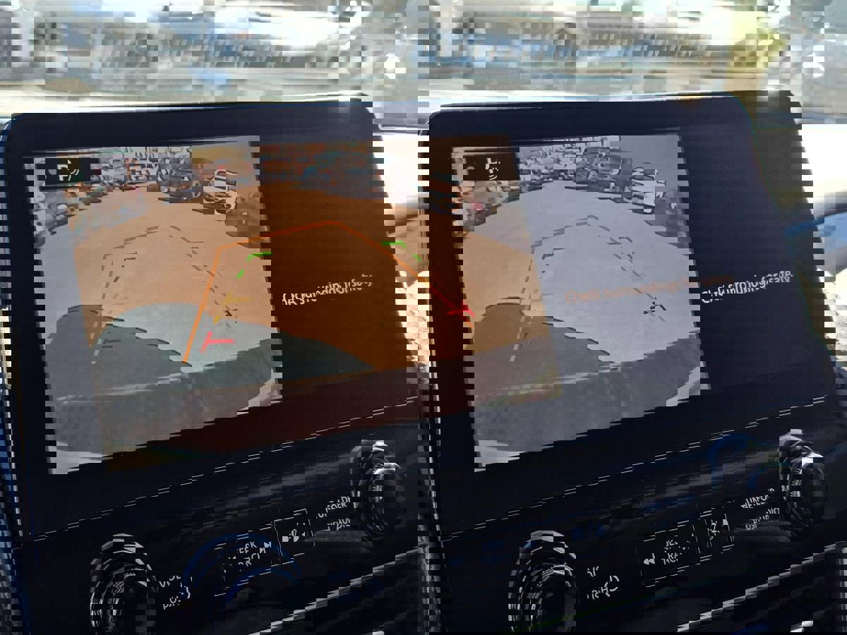 Used 2023 Nissan Armada SV image 30