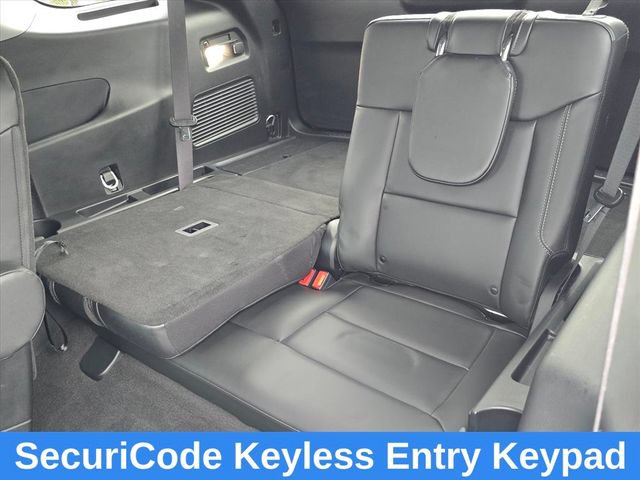 Used 2023 Ford Explorer XLT w/ Equipment Group 202A RWD image 16