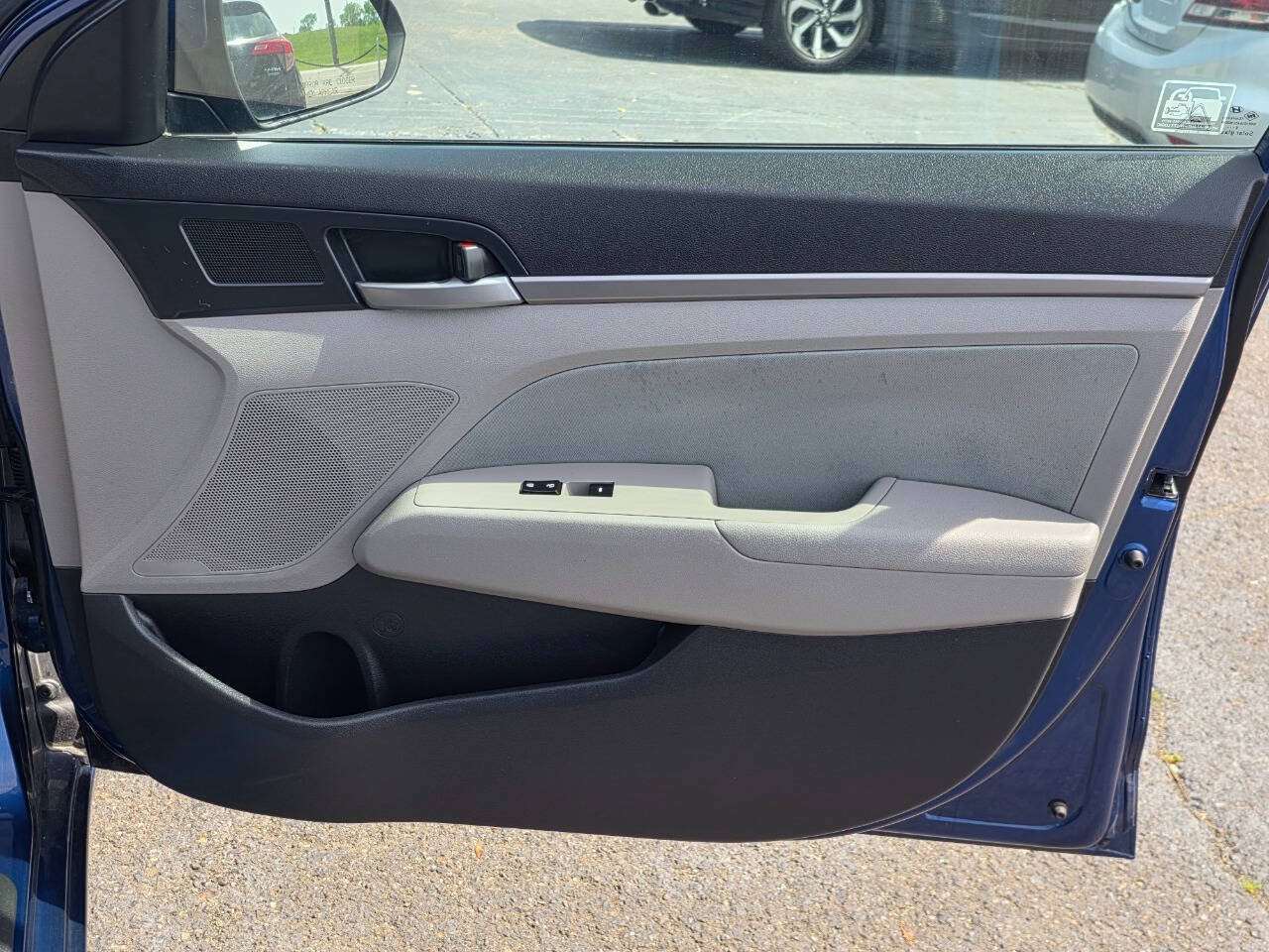 Used 2017 Hyundai Elantra SE FWD image 12
