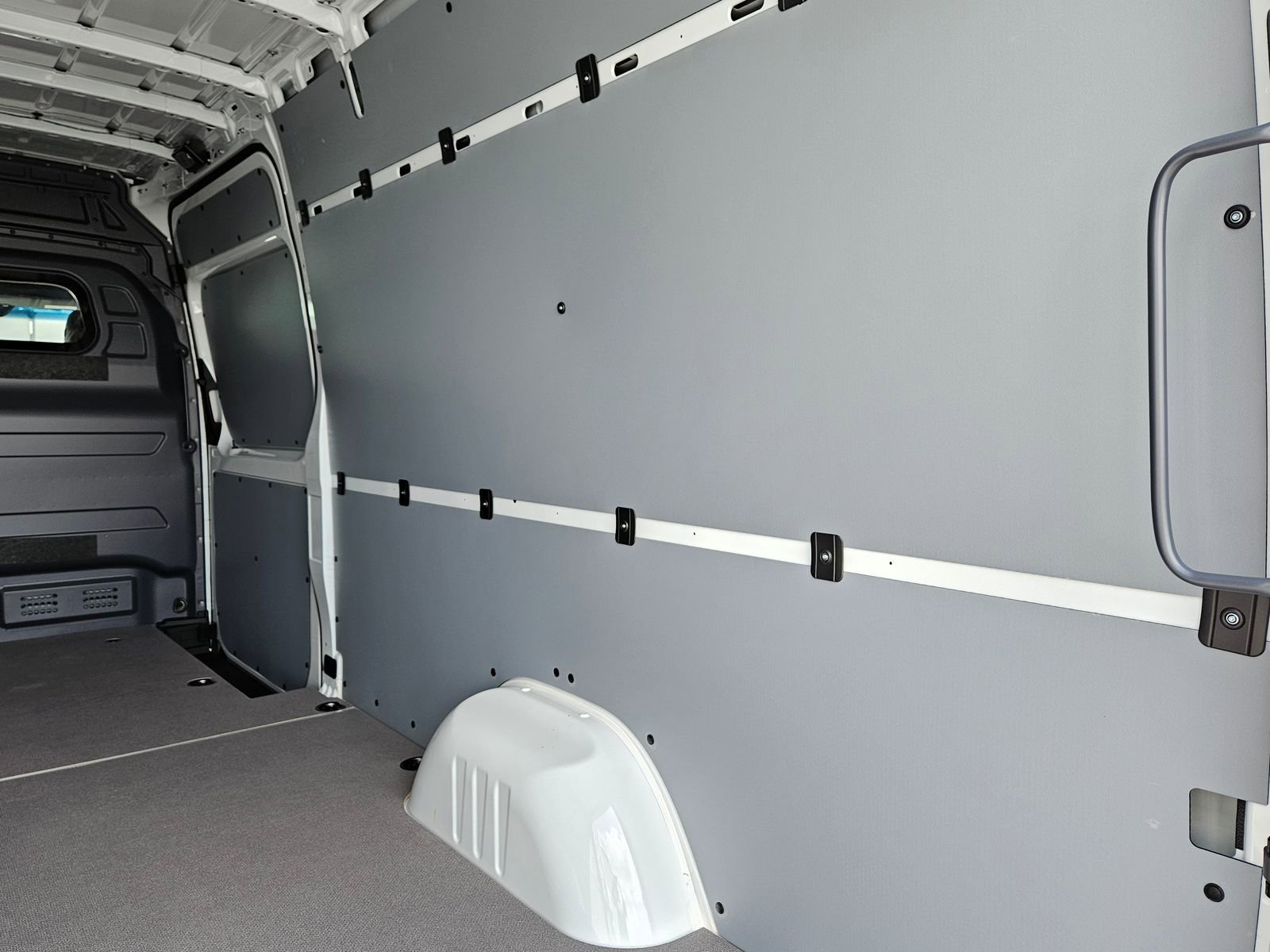 New 2024 Mercedes-Benz eSprinter 170 Cargo image 31
