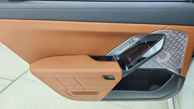 Used 2023 BMW i7 xDrive60 w/ Executive Package 2 image 34