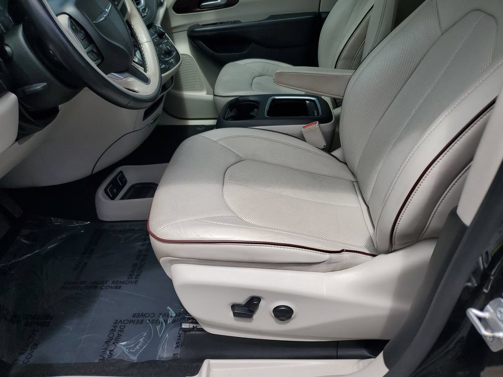 Used 2019 Chrysler Pacifica Limited FWD image 23