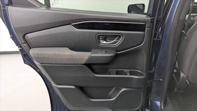 Used 2025 Honda Pilot Sport image 16