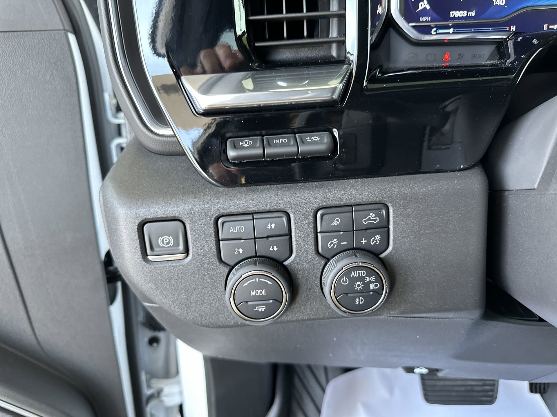 Used 2025 Chevrolet Silverado 1500 LTZ w/ LTZ Premium Package AWD/4WD image 18