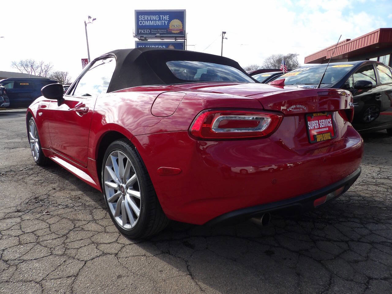 Used 2017 FIAT 124 Spider Lusso image 2