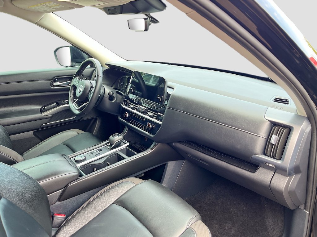 Used 2025 Nissan Pathfinder SL AWD/4WD image 30